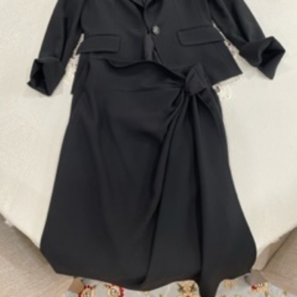St John Jacket and Skirt, Jacket 4, Skirt 6, Black - Picture 2 of 6